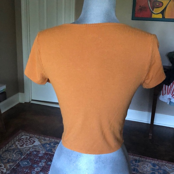 Cute mustard crop top - Picture 4 of 4
